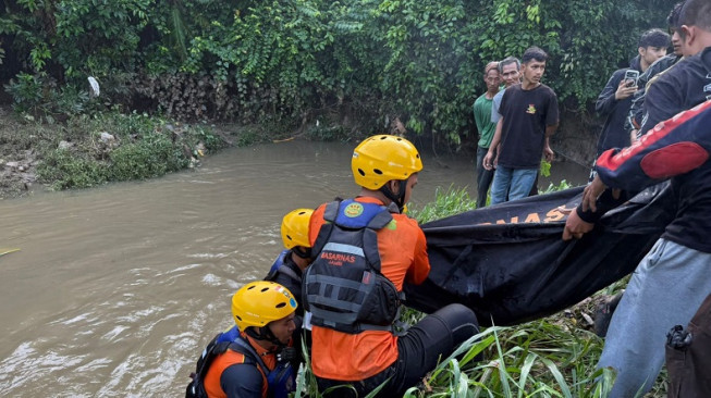 Duka di Balik Hujan Deras